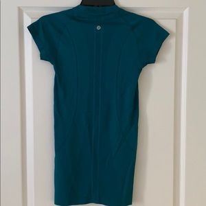 Lululemon swiftly short sleeve size 4 lagoon
